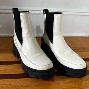 SOREL | White Boot with Black Sole and Neon Green Accent | Size 8.5 | Good C